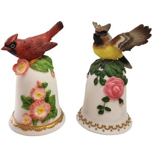 Set of 2 Ceramic Figurines of Cardinal Birds On Flared Bases 6x 3.5 inch‎